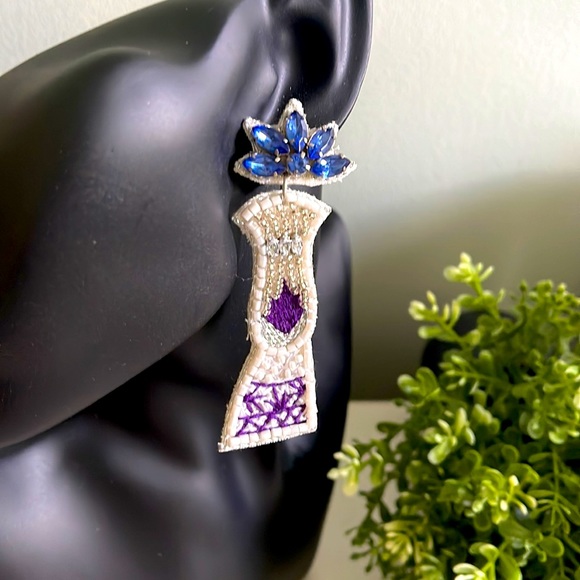 🌿 Royal Tequila Bottle Beaded Earrings, NWT - Picture 4 of 5